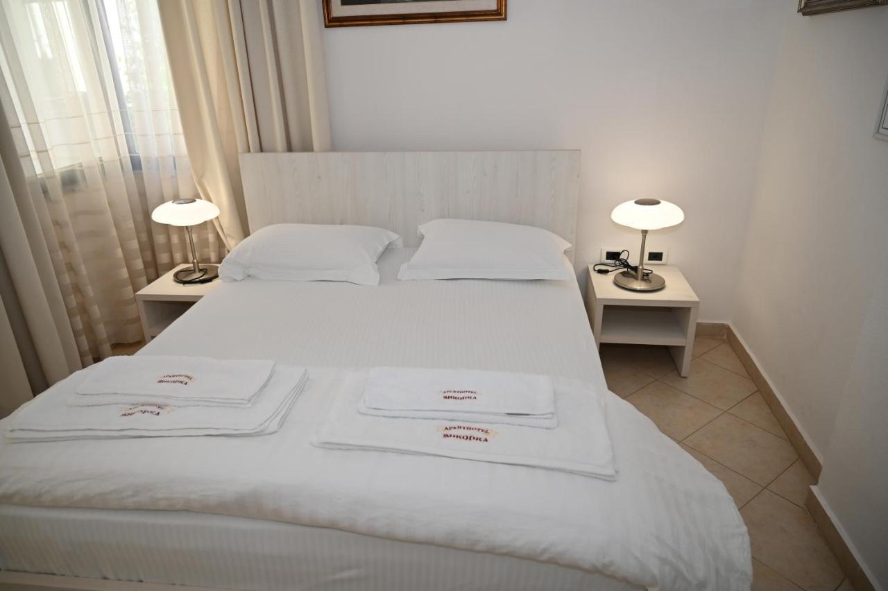 Aparthotel Shkodra ดูร์เรส ภายนอก รูปภาพ