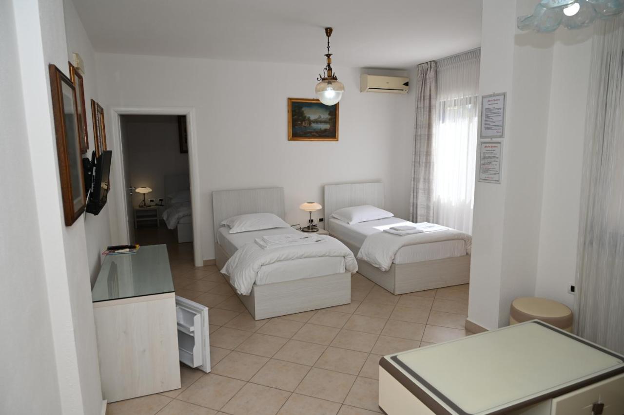 Aparthotel Shkodra ดูร์เรส ภายนอก รูปภาพ